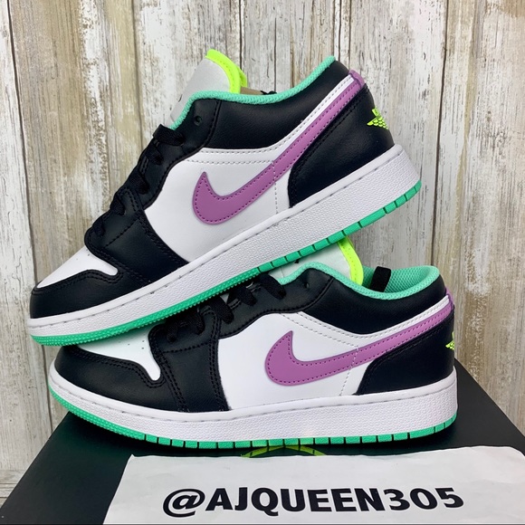 Air Jordan 1 Low GS White Violet Shock Black 5.5Y - Picture 2 of 9